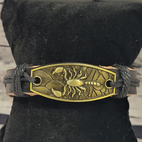 New Unisex Handmade Leather Scorpion  Bracelet - Picture 3 of 6